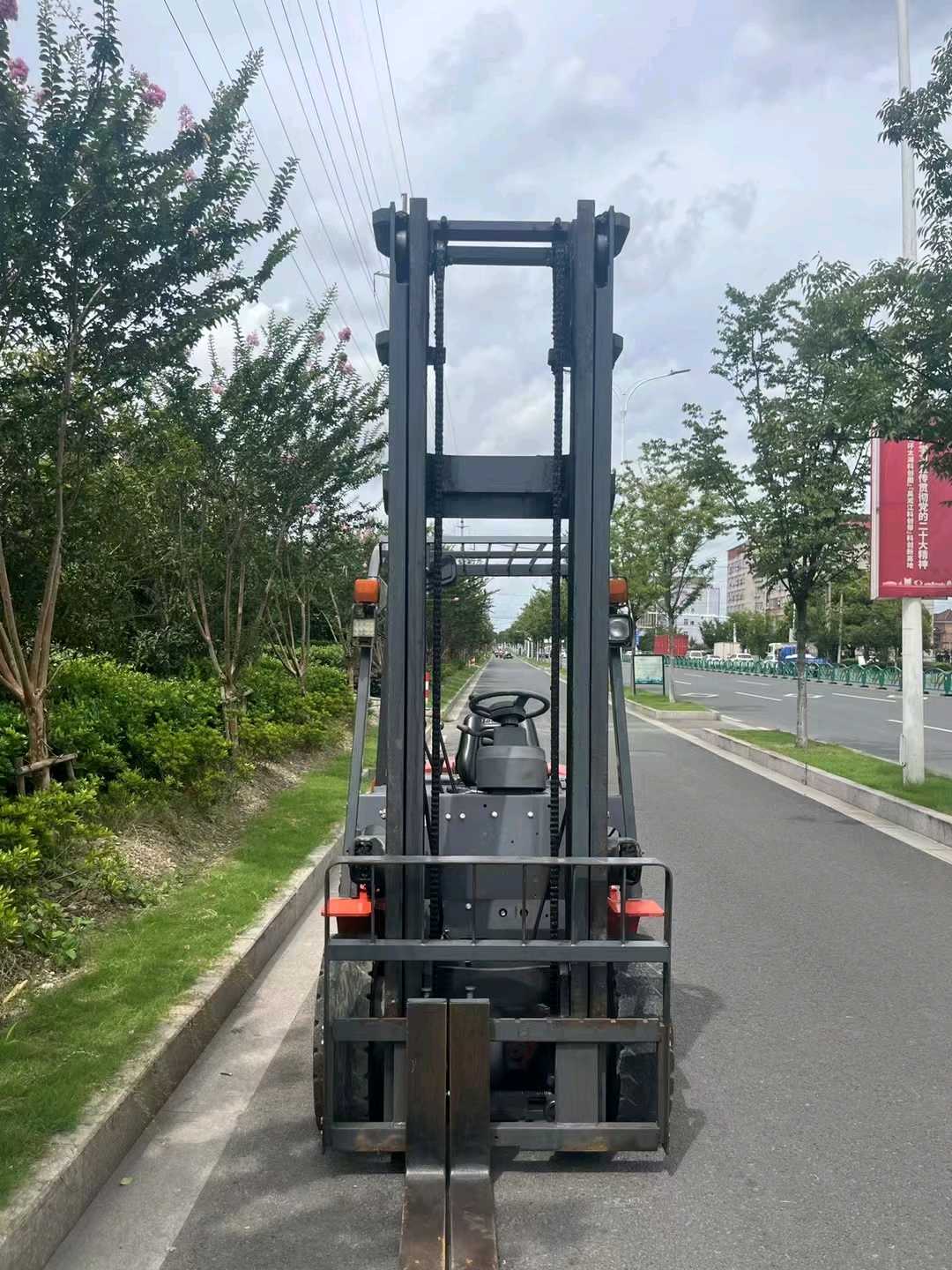 北京龙工2吨柴油车出租【价格 价格一览表 多少钱一个月】