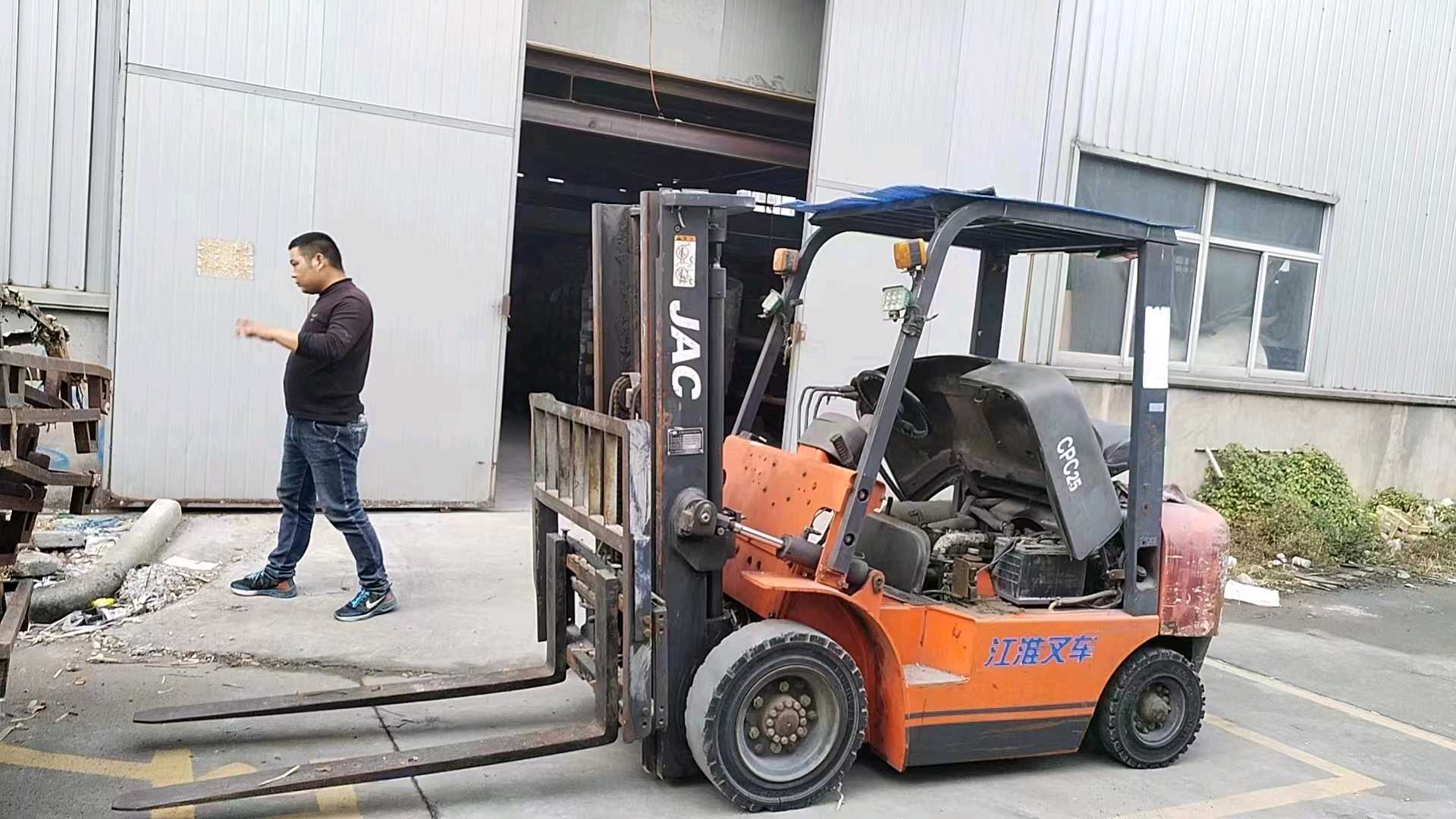 浙江宁波二手江淮J系列2.5吨2012款升高3米柴油叉车