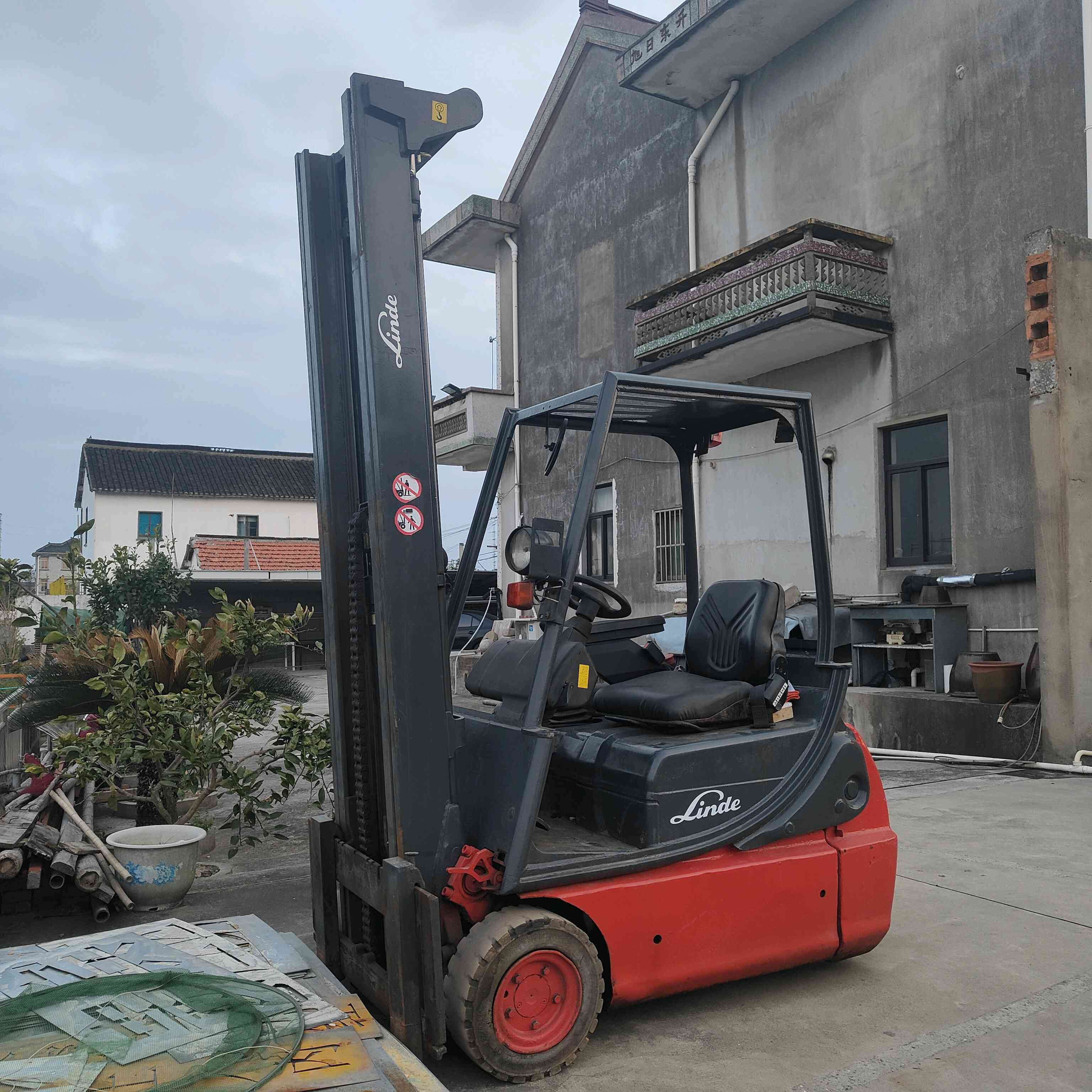 上海二手林德直流1.6吨0款升高6.22米电动叉车