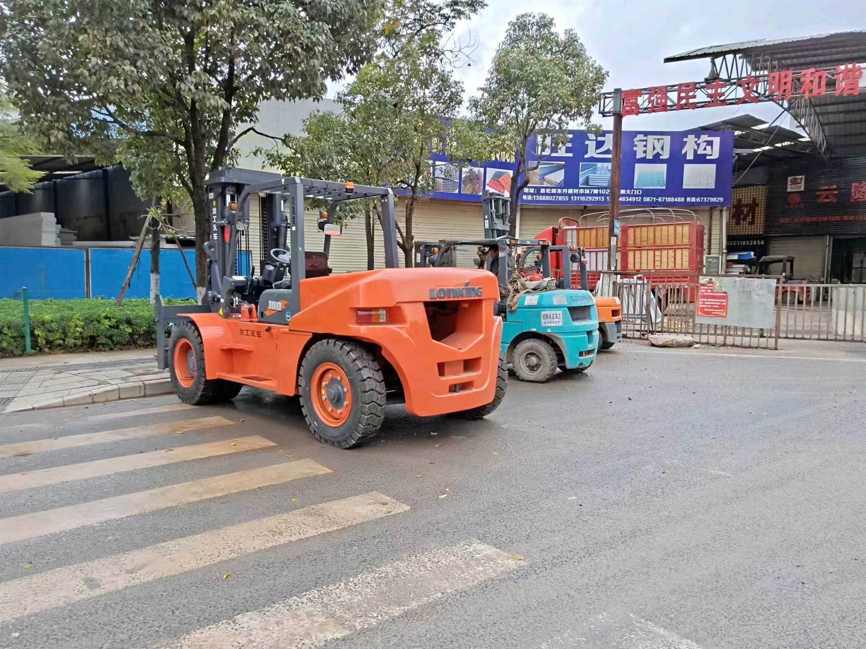 北京龙工10吨柴油车出租【价格 价格一览表 多少钱一个月】