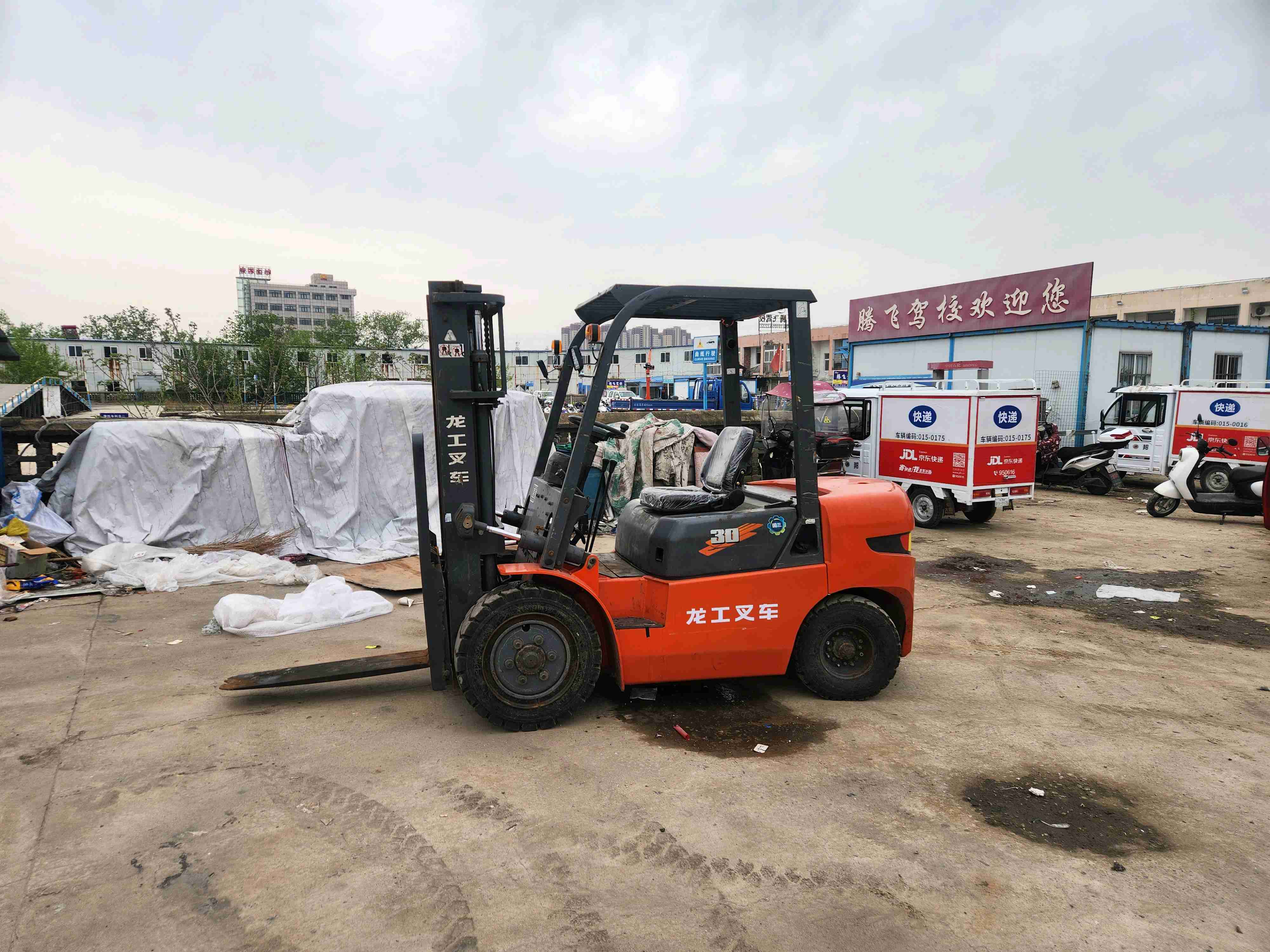 安徽蚌埠二手龙工FD系列3吨0款升高3米柴油叉车