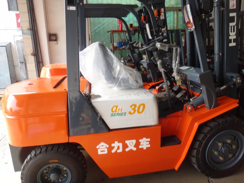 真合力.jpg 如何识别叉车配重是铁还是水泥?这4种方法轻松搞定